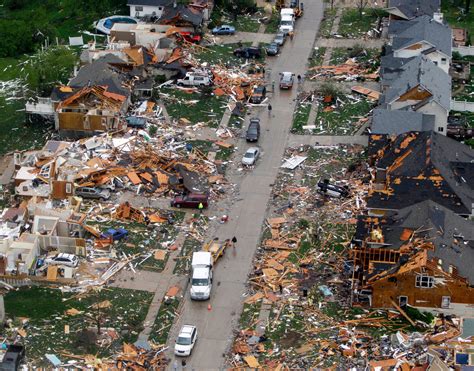 storms in st louis today.